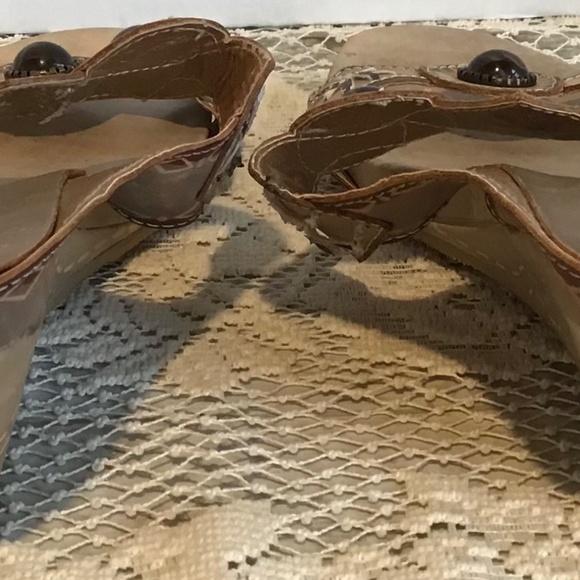 L’artiste Spring Step Sesame womens 9.5 tan floral wedge heel slip on sandals - Picture 4 of 7